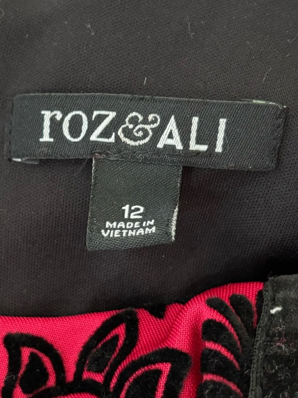 Roz & Ali Red and Black Sleeveless Midi Dress - Picture 2 of 8
